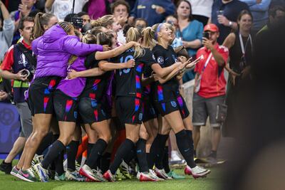 Todas sobre Chloe Kelly, para celebrar el triunfo sobre Italia.
