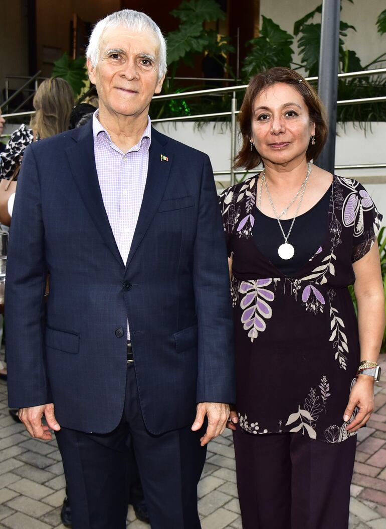 Juan Manuel Nungaray, embajador de México y Jacqueline Morán.