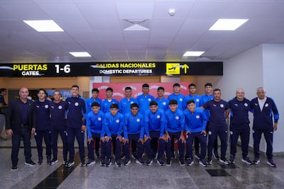 La comitiva de la selección paraguaya Sub 15 antes de emprender el vuelo rumbo Azerbaiyán para disputar la edición inaugural de la Copa Mundial y Festival Sub 15 de la FIFA 2026.