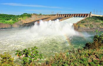 La ventaja estructural, lejos de ser definitiva, enfrenta tensiones crecientes por el cambio climático, el aumento del consumo y la falta de diversificación. La energía, en Paraguay, es tanto oportunidad como desafío.