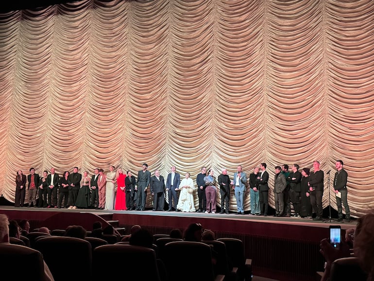 El equipo de "Narciso" en el interior del Zoo Palast Berlin donde se llevó a cabo la premiére con entradas agotadas.