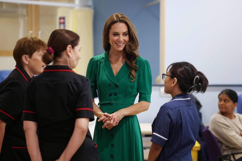 Princesa de Gales se reunió con el personal durante una visita al Royal Marsden NHS Foundation Trust en el Royal Marsden Hospital. (Ian Vogler / POOL / AFP)