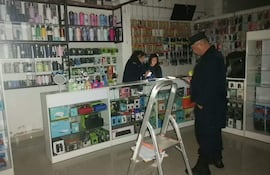 Desconocidos hurtan local de venta de celulares y el perjuicio supera los G.100 millones en Paraguarí.