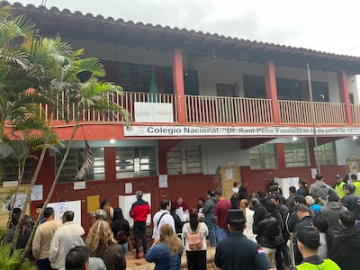 Electores acudieron a las urnas en el Colegio Nacional Dr. Raúl Peña, de la compañía Cabañas, Caacupé, durante la jornada de elecciones municipales.
