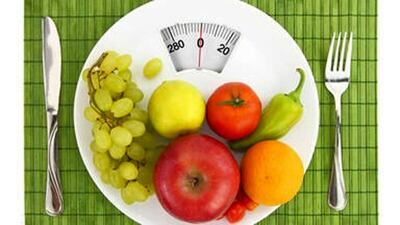 Hay que tratar de crear un ambiente que permita controlar en cantidad y calidad la ingesta de alimentos, ya que será más apropiado tener siempre a mano frutas y verduras.