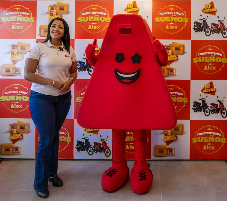 Janeth Polanco, gerente de Marketing de Alex, destacó el compromiso de la empresa con mejorar la calidad de vida de las familias.