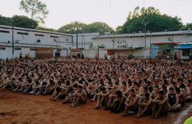 Internos de la Penitenciaría Regional de Ciudad del Este durante una requisa, el pasado 11 de diciembre.