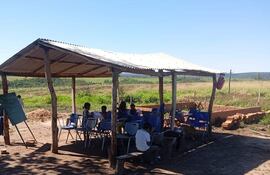 VDB El primer galponsito que se legró gracias a la colaboracion de la gente y los padres para que los niños indigenas de unas 15 comunidades puedan recibir educación.