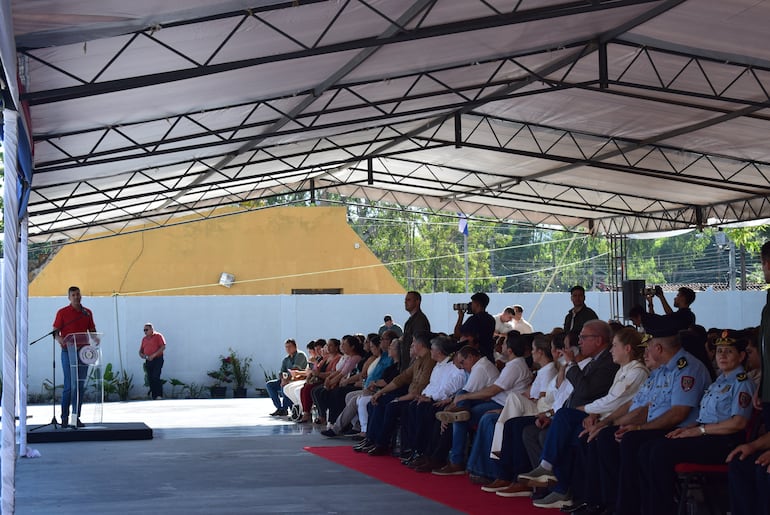 Santiago Peña pidió trabajar en unidad para lograr el desarrollo del país.