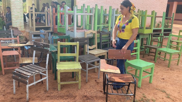 Vergüenza: MEC envía muebles en deplorable estado a escuela y colegio de Belén