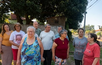 Pobladores del barrio San Roque de la ciudad de Lambaré, denunciaron que llevan más de 24 horas sin el servicio de agua potable. Foto: Pablo Otazú/ABC TV.