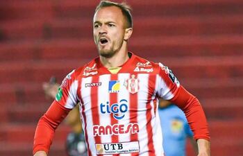 Juan Godoy, goleador paraguayo del Independiente Petrolero de Bolivia.