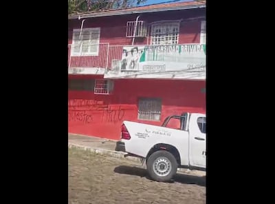 Egresados de la Universidad Privada del Guairá (UPG), sede Lambaré, se manifestaron este sábado para exigir la aceleración de los procesos de entrega de títulos