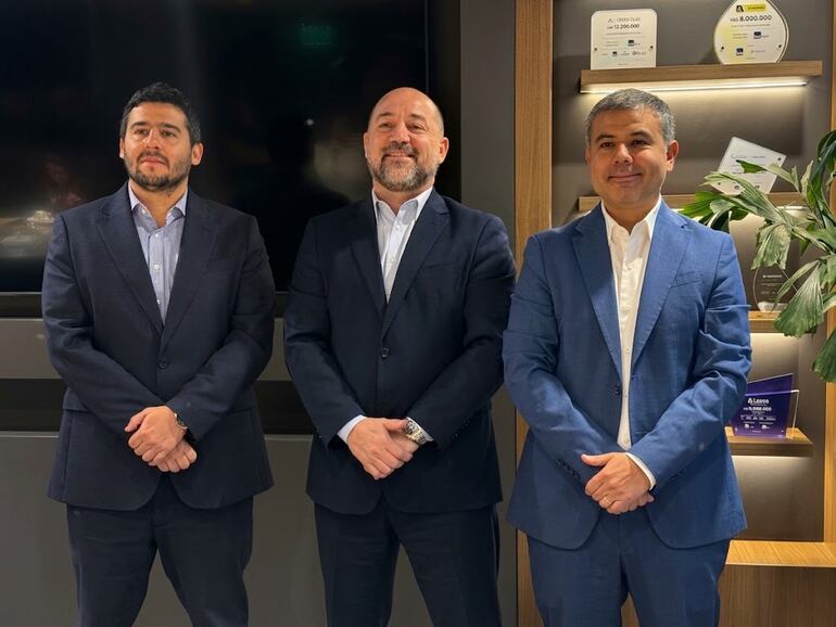 Diego Ciongo, economista Itaú BBA; Raúl Luraghi, director de Mercados, Itaú PY; y Andrés Pérez, economista jefe de Itaú Unibanco para América Latina. (Foto: ABC Color).