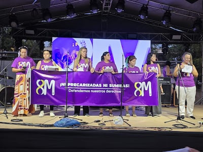 En su décima edición, la Marcha del 8M de la Articulación Feminista del Paraguay tuvo una multitudinaria convocatoria. La lectura del manifiesto feminista se realizó en la Plaza de la Democracia en medio de una pertinaz lluvia.