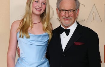 El cineasta estadounidense Steven Spielberg y su nieta Eve Gavigan llegaron juntos a la 98ª edición de los Premios de la Academia en el Teatro Dolby de Hollywood. (ANGELA WEISS / AFP)