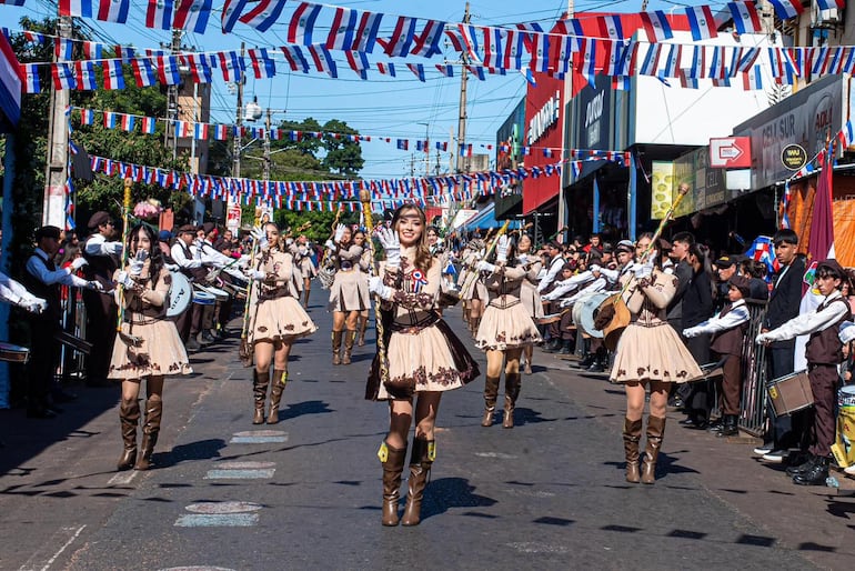 Video: Colegio San Francisco de Ypané se destaca en desfile estudiantil de Ñemby y se vuelve viral en redes