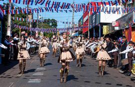 Las chiroleras del Colegio San Francisco de Asís de Ypané fue elogiadas por su elegancia durante el desfile estudiantil realizado en la ciudad de Ñemby.
