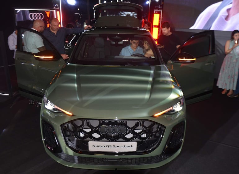 Equipado con un motor 2.0 TFSI de 204 caballos de fuerza, el nuevo Audi Q5 equilibra un rendimiento dinámico con la eficiencia característica de la ingeniería alemana.