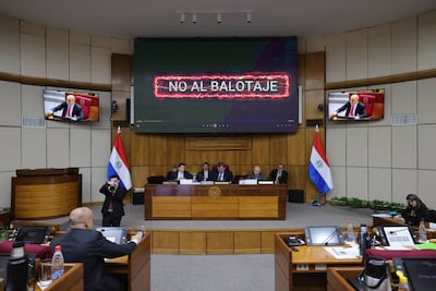 "No al balotaje" dice la exposición de Basilio Núñez contra la segunda vuelta electoral ante el pleno de la Cámara Alta. Foto: Prensa Senado.