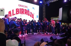 Albirroja selección fútbol Paraguay recibimiento aeropuerto Silvio Pettirossi