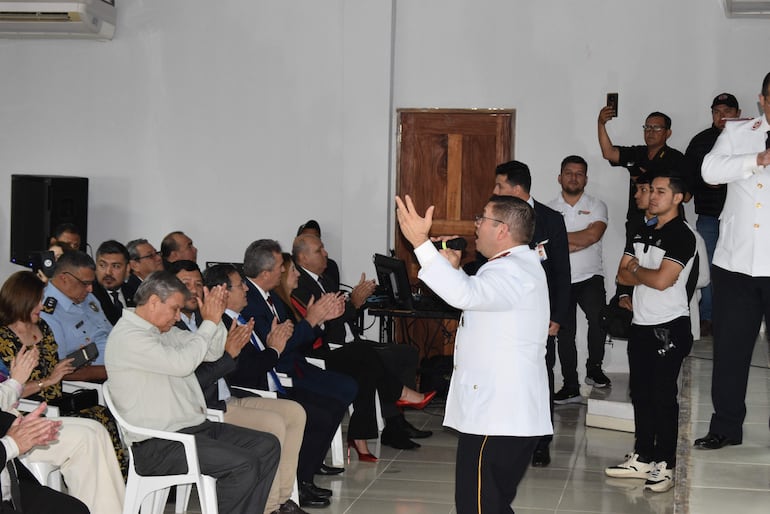 El momento artístico estuvo a cargo de la Orquesta de la Policía Nacional, que acompañó la ceremonia con una presentación musical especialmente preparada para la ocasión.