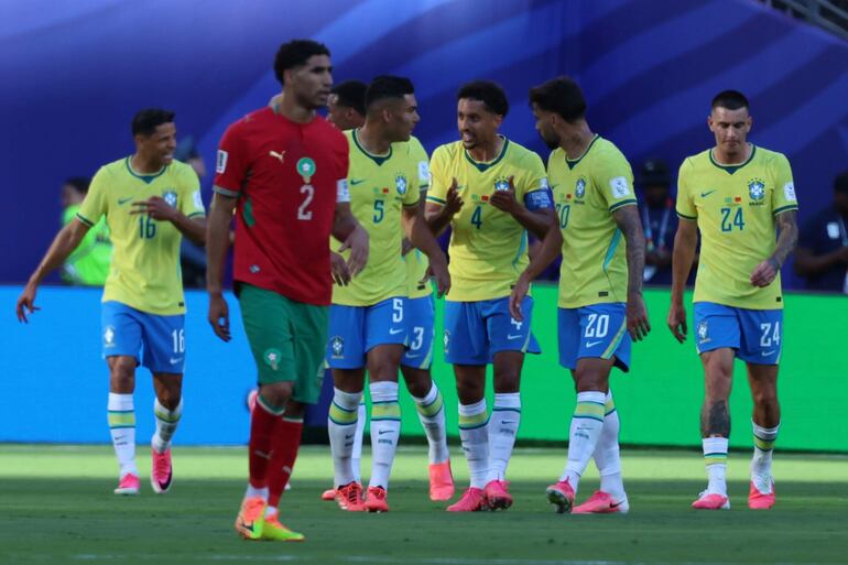 Los jugadores de Brasil celebran el gol del 1-1 durante el partido de la fase de grupos de la Copa Mundial de la FIFA 2026 entre Brasil y Marruecos, en East Rutherford, Nueva Jersey, USA.