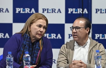 Blanca Lila Mignarro, exsecretaria general del PLRA y el titular partidario Hugo Fleitas.