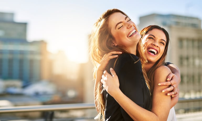 Vínculo entre mujeres. ¿Es amistad o amor?