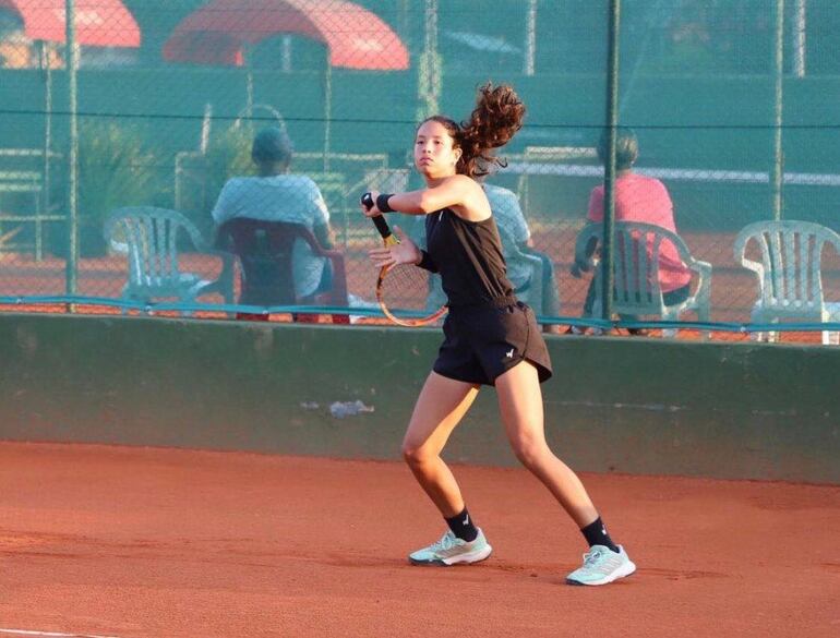 Haciendo valer su condición de sembrada 1, Zoe Doldán derrotó a la colombiana Sara Lozano y avanzó a semifinal de 14 años.