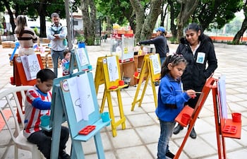 Niños con hipoacusia disfrutaron de actividades recreativas.