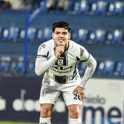 Diego Agustín Fernández Servín (02/09/2002) marcó de penal su primer gol en Tacuary.