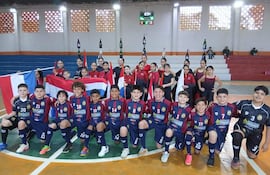 Integrantes de Pasos Mágicos y el plantel de la C 11 durante la ultima práctica para el Campeonato Nacional del Fútbol de Salón C11.