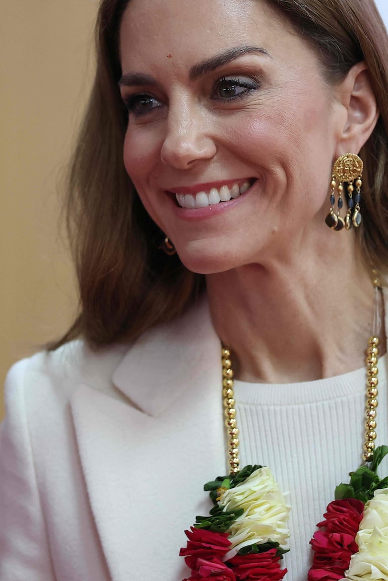 Muy sonriente estuvo Kate Middleton durante su visita al templo hindú en Leicester. (Darren Staples / POOL / AFP)