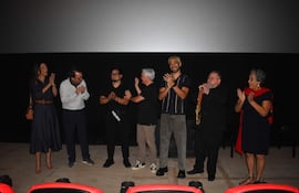 El elenco de la película paraguaya 'Narciso' presentó la película en alfombra roja en Coronel Oviedo.
