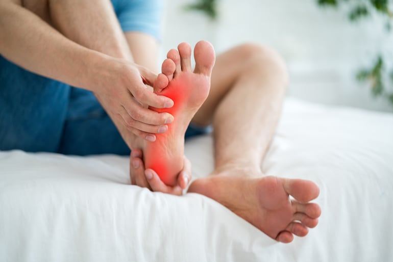 Fascitis plantar, dolor en el pie, estirón, etc.