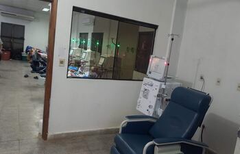 En el Hospital Regional de Paraguarí incorporan a ocho nuevos pacientes para hemodiálisis.