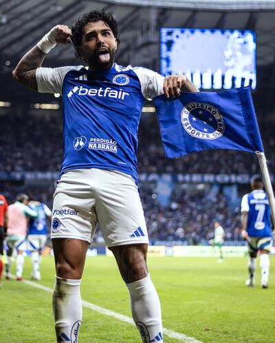 Gabriel Barbosa o Gabigol, anotó un doblete para Cruzeiro sobre Juventude en la goleada 4-0.