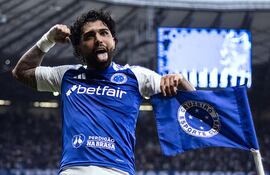 Gabriel Barbosa o Gabigol, anotó un doblete para Cruzeiro sobre Juventude en la goleada 4-0.