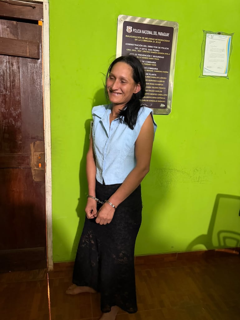  María Angélica Rolón Oliveira, detenida en la comisaría jurisdiccional, luego del crimen de su pareja.