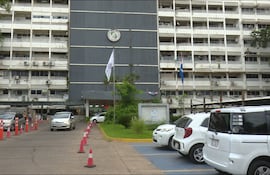 El Hospital Central del IPS sigue teniendo varios servicios afectados tras el apagón de ayer.