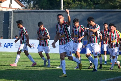 Víctor Barrientos, en el festejo de su gol para el Fulgencio Yegros de Ñemby.