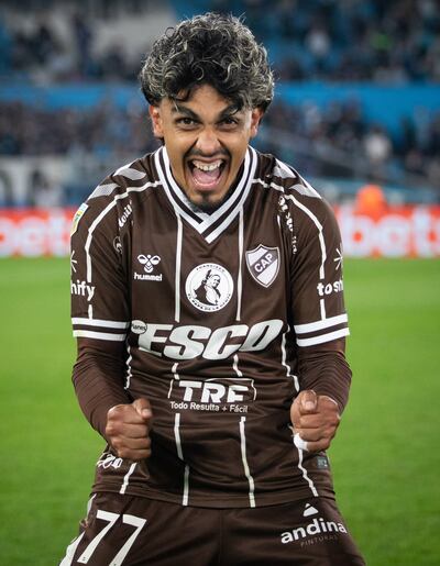 Ronaldo Iván Martínez Rolón (29 años), futbolista paraguayo del Platense de Argentina.