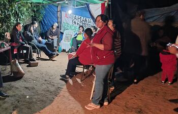 Continúan las medidas de fuerza por parte de los vecinos del barrio Resistencia de la ciudad de San Ignacio, en rechazo a la planta de tratamiento de residuos cloacales.