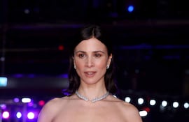 La actriz alemana Aylin Tezel en la alfombra roja de la 76ª Berlinale, durante la premiere de No Good Men.