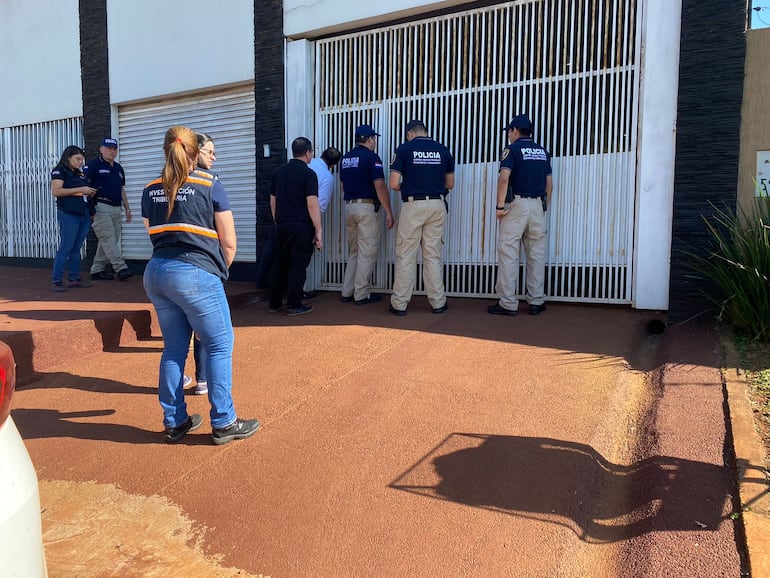 La Dirección de Ingresos Tributarios desmantela red que falsificaba facturas por más de G 500 mil millones en Ciudad del Este.