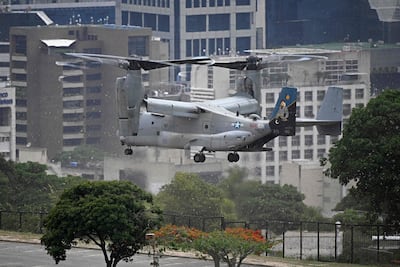 Aeronaves de Estados Unidos sobrevuelan Caracas, Venezuela. Aterrizaron en la sede de la Embajada estadounidense en la capital venezolana.