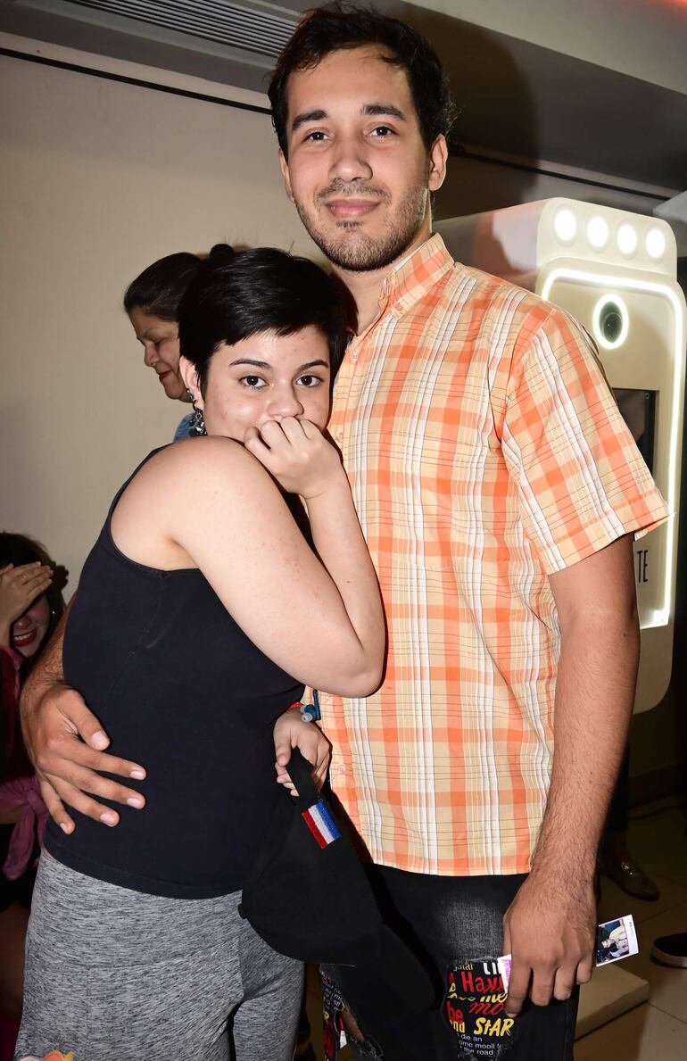 Ailen Delgado y Luis Castillo.