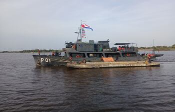 Tras cuatro meses de asistencia humanitaria en el Alto Paraguay, el PO1 Capitán Remigio Cabral regresa a su base de la capital del país.