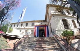 La sede del Ministerio de Salud Pública (MSPBS) se encuentra sobre la avenida Pettirossi esq. Brasil, en Asunción.